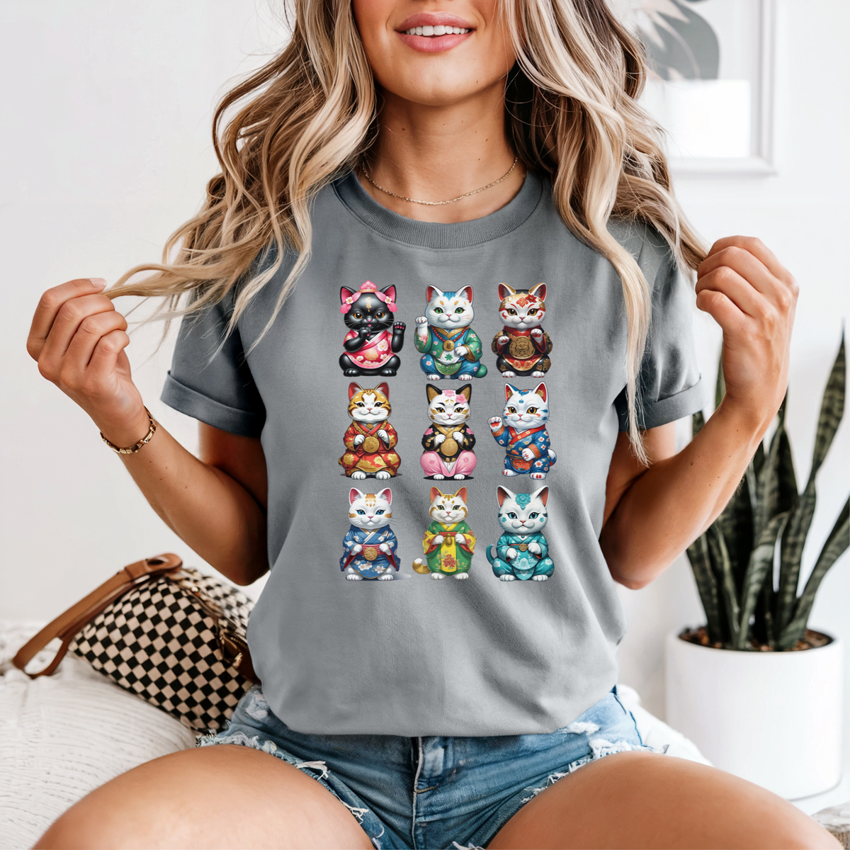 Maneki Neko Lucky Cat T-Shirt | Cute Collectible Cat Gift